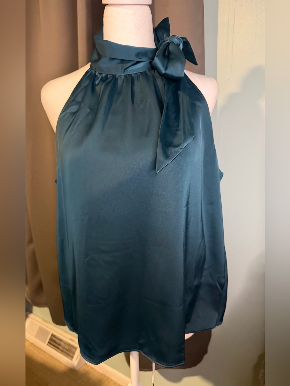 NWT Banana Republic HALTER TIE-NECK BLOUSE
Large, green